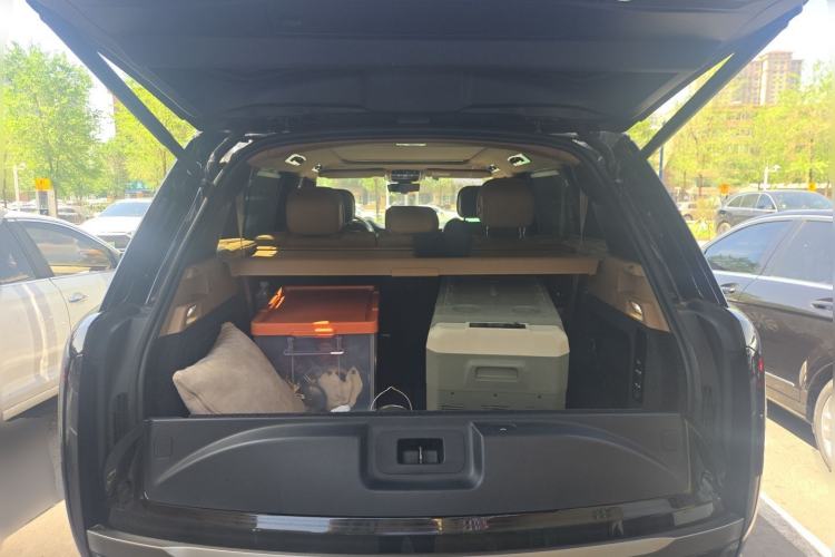 Used Land Rover Range 2023 3.0 L6 400 PS Prestige Seven-Seater Extended Version Trunk