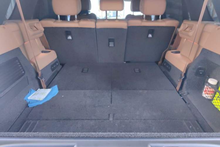 Used Land Rover Range 2023 3.0 L6 400 PS Prestige Seven-Seater Extended Version Trunk