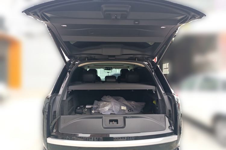 Used Land Rover Range 2023 3.0 L6 400 PS Extended Long-Wheelbase Version Trunk