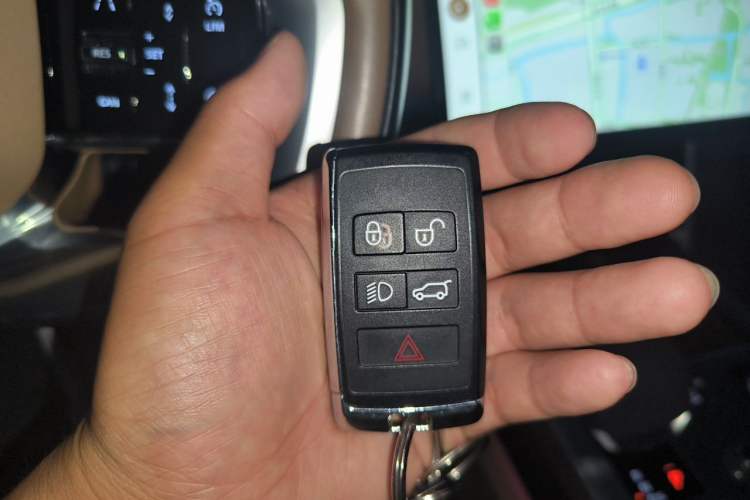 Used Land Rover Range 2023 3.0 L6 400 PS Flagship Extended Version Vehicle Key
