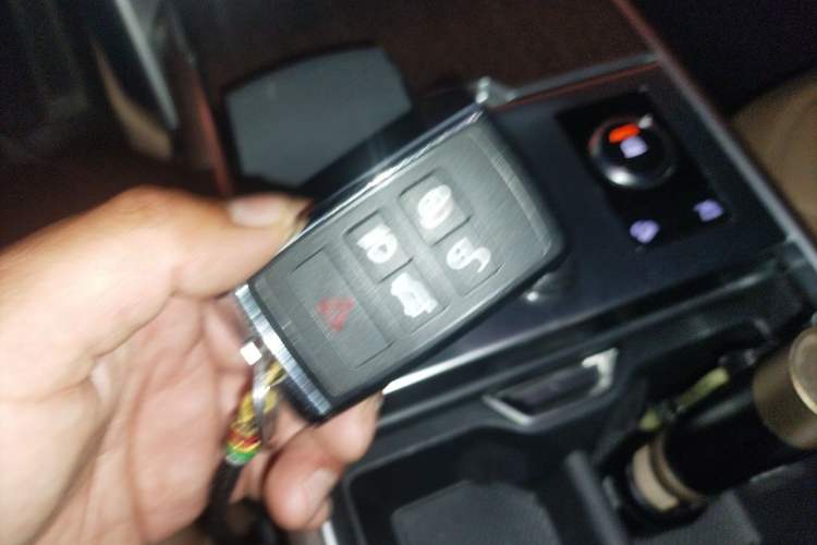 Used Land Rover Range 2023 3.0 L6 400 PS Prestige Seven-Seater Extended Version Vehicle Key