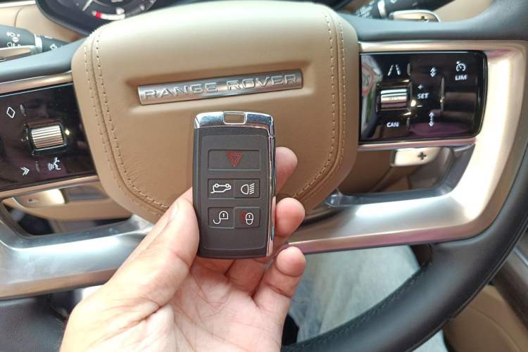 Used Land Rover Range 2023 3.0 L6 400 PS Prestige Seven-Seater Extended Version Vehicle Key