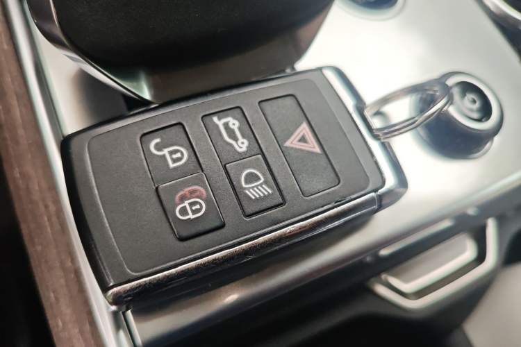 Used Land Rover Range 2023 3.0 L6 360 PS Grand Edition Vehicle Key