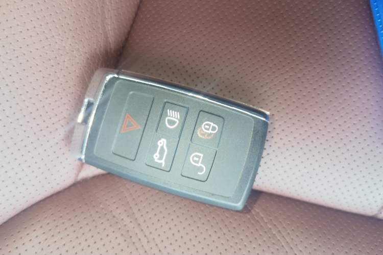 Used Land Rover Range 2023 3.0 L6 400 PS Flagship Extended Version Vehicle Key
