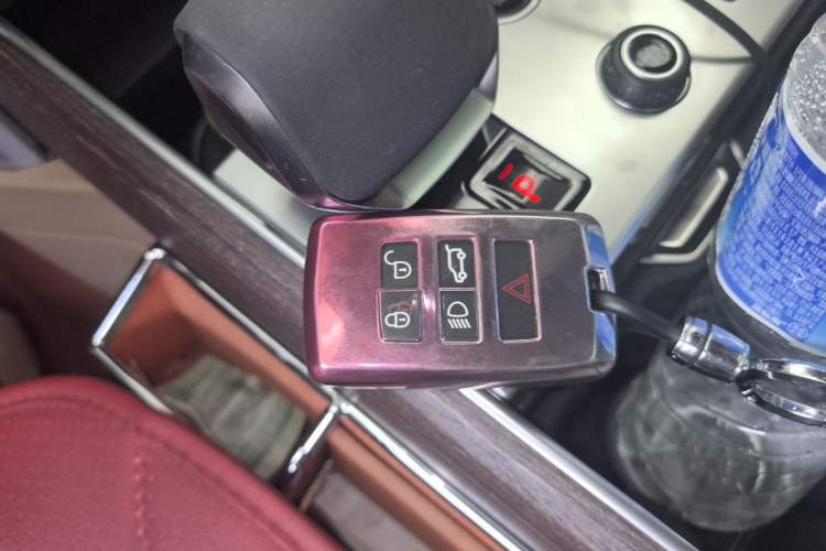 Used Land Rover Range 2023 3.0 L6 400 PS Prestige Seven-Seater Extended Version Vehicle Key