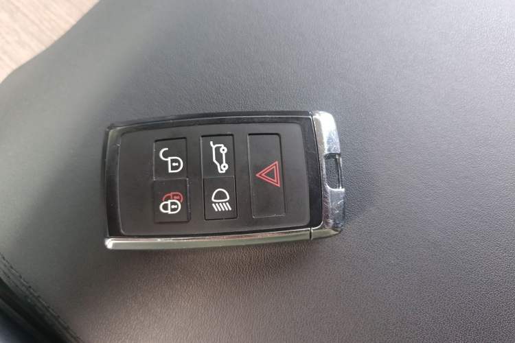 Used Land Rover Range 2023 3.0 L6 400 PS Prestige Seven-Seater Extended Version Vehicle Key