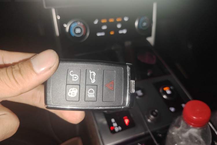 Used Land Rover Range 2023 Revised Version 3.0 L6 400 PS Extended Luxury Edition Vehicle Key