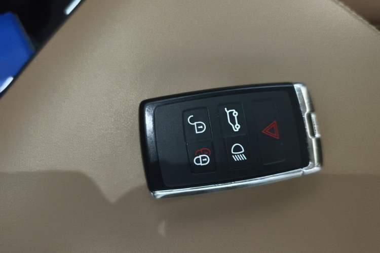 Used Land Rover Range 2023 3.0 L6 360 PS Grand Edition Vehicle Key