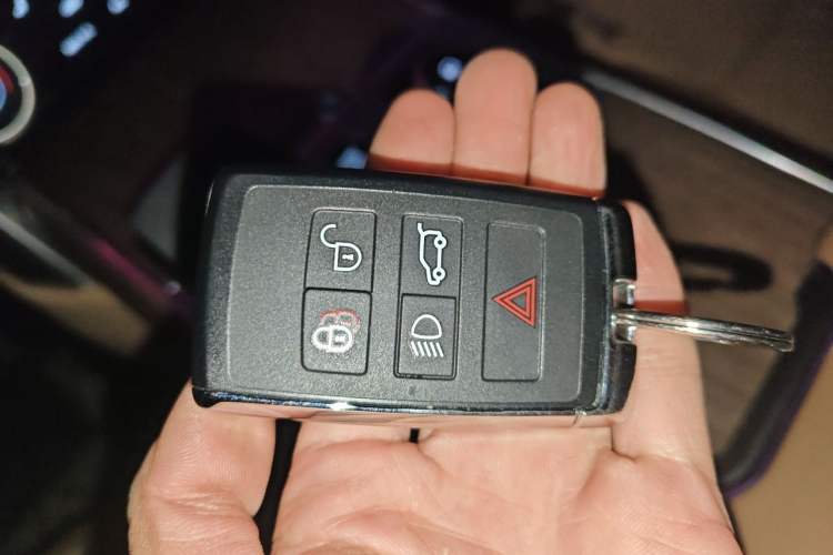 Used Land Rover Range 2023 3.0 L6 400 PS Prestige Seven-Seater Extended Version Vehicle Key