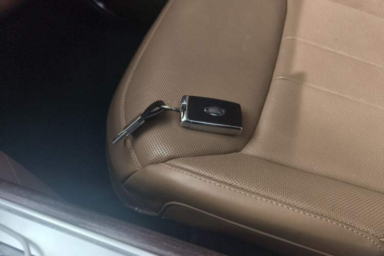 Used Land Rover Range 2023 3.0 L6 400 PS Prestige Seven-Seater Extended Version Vehicle Key