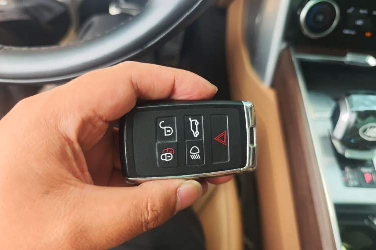 Used Land Rover Range 2023 Revised Version 3.0 L6 400 PS Extended Luxury Edition Vehicle Key