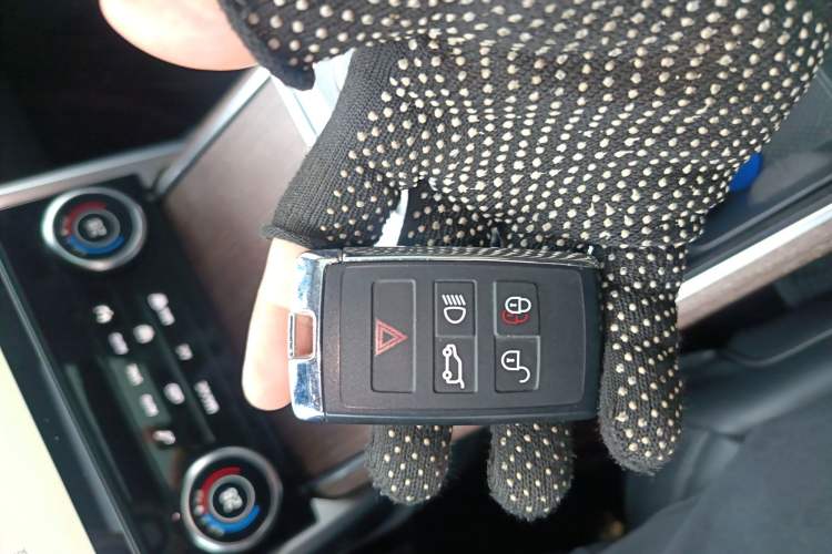 Used Land Rover Range 2023 3.0 L6 400 PS Extended Long-Wheelbase Version Vehicle Key