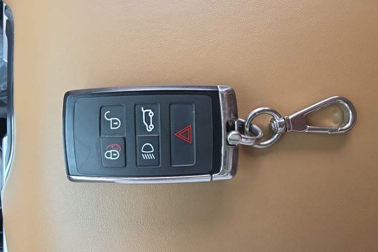 Used Land Rover Range 2023 3.0 L6 360 PS Grand Edition Vehicle Key