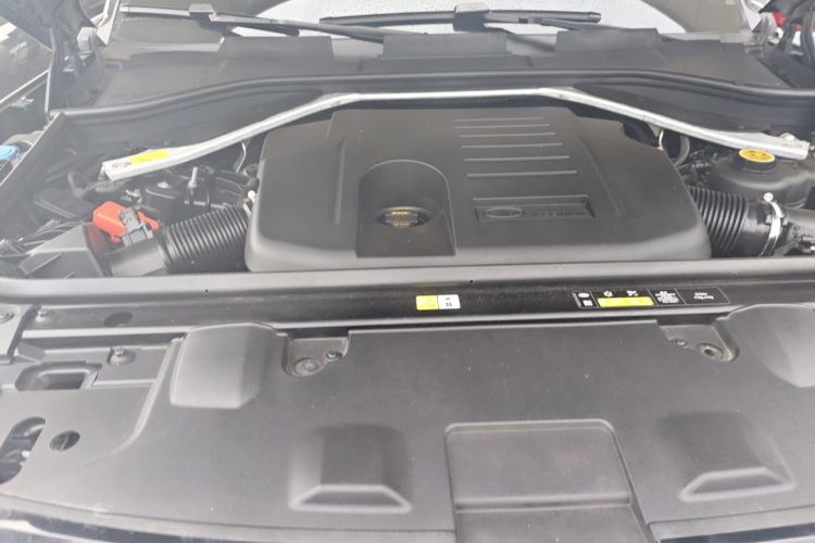 Used Land Rover Range 2023 3.0 L6 360 PS Grand Edition Engine Bay