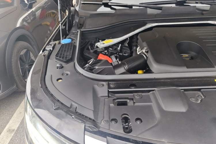 Used Land Rover Range 2023 3.0 L6 360 PS Grand Edition Engine Bay Right