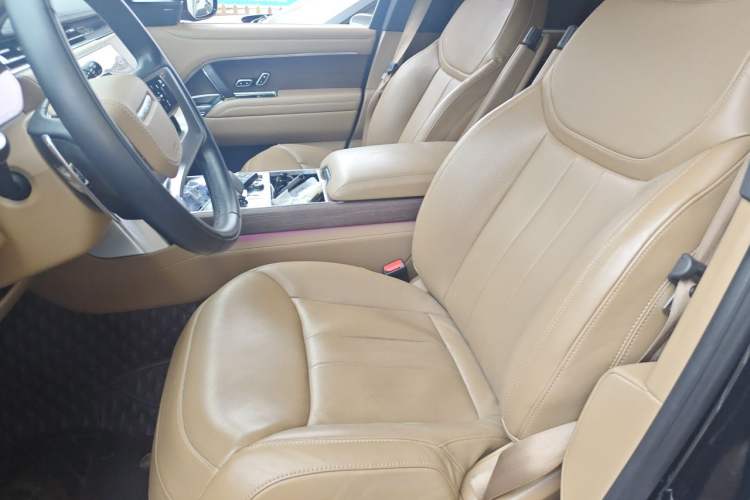 Used Land Rover Range 2023 3.0 L6 360 PS Grand Edition Left Front Seat