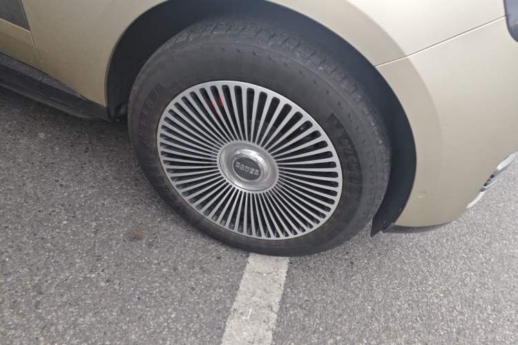 Used Land Rover Range 2023 3.0 L6 360 PS Grand Edition Right Front Wheel Hub