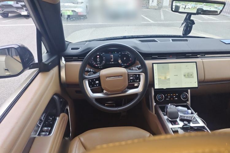 Used Land Rover Range 2023 3.0 L6 360 PS Grand Edition Steering Wheel