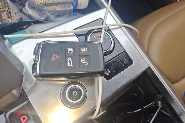 Used Land Rover Range 2023 3.0 L6 360 PS Grand Edition Vehicle Key