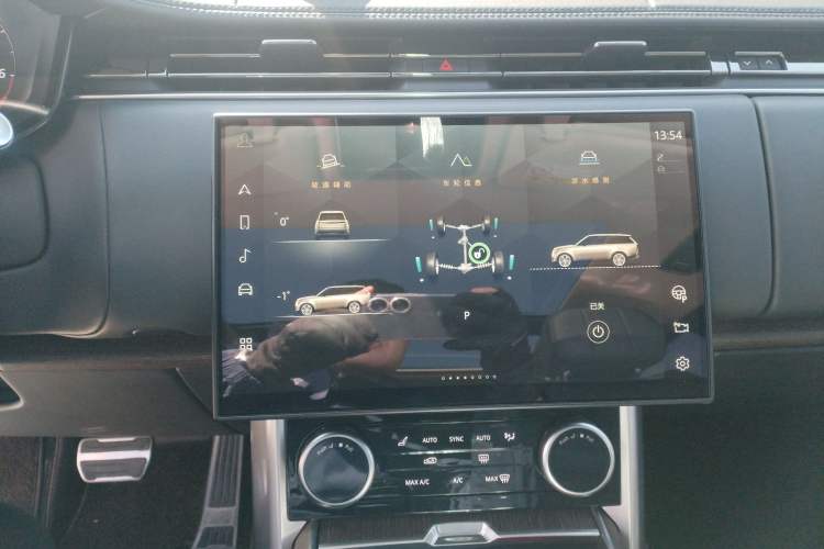 Used Land Rover Range 2023 Revised Version 3.0 L6 400 PS Extended Luxury Edition Audio And AC Panel