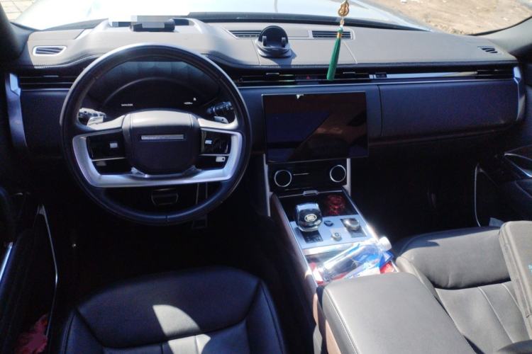 Used Land Rover Range 2023 Revised Version 3.0 L6 400 PS Extended Luxury Edition Center Console