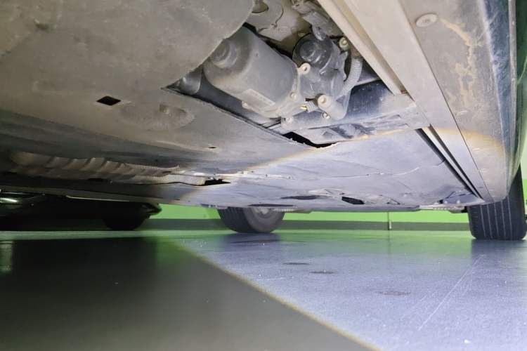 Used Land Rover Range 2023 3.0 L6 400 PS Prestige Seven-Seater Extended Version Chassis Rear Right