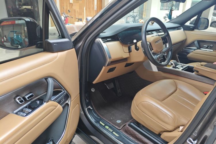 Used Land Rover Range 2023 3.0 L6 360 PS Grand Edition Driver Seat