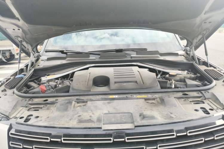 Used Land Rover Range 2023 3.0 L6 400 PS Prestige Seven-Seater Extended Version Engine Bay