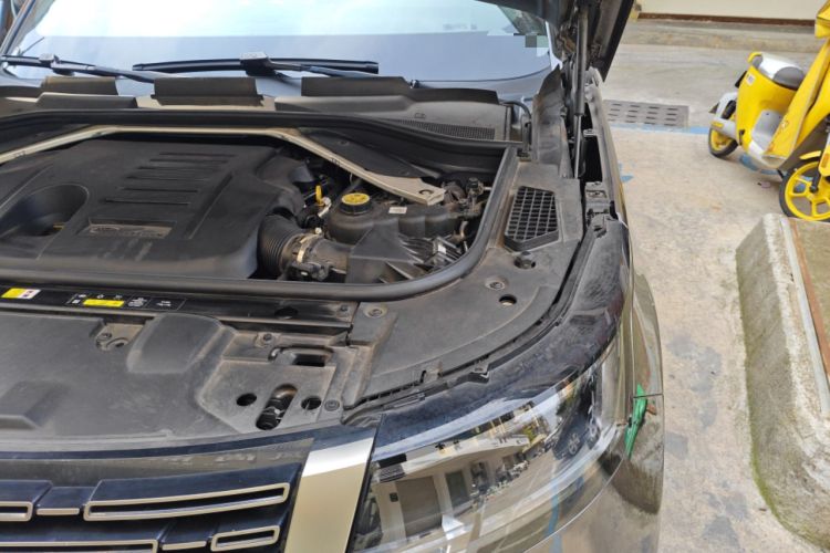 Used Land Rover Range 2023 3.0 L6 360 PS Grand Edition Engine Bay Left