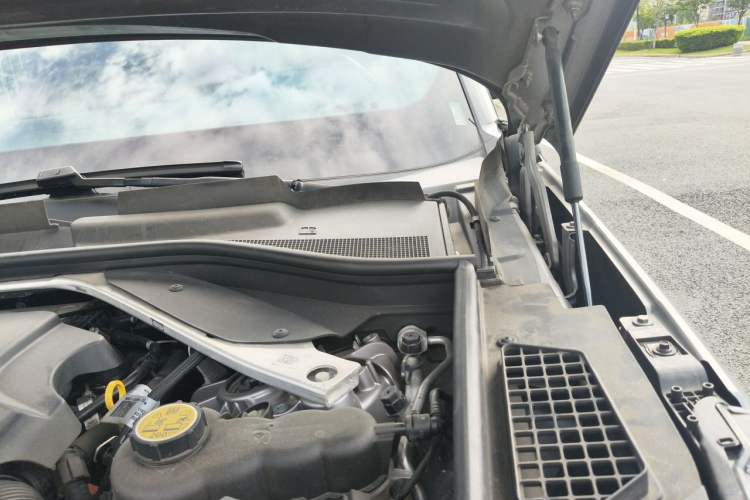 Used Land Rover Range 2023 3.0 L6 400 PS Prestige Seven-Seater Extended Version Engine Bay Left