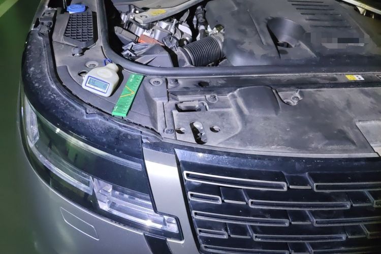 Used Land Rover Range 2023 3.0 L6 400 PS Prestige Seven-Seater Extended Version Engine Bay Right