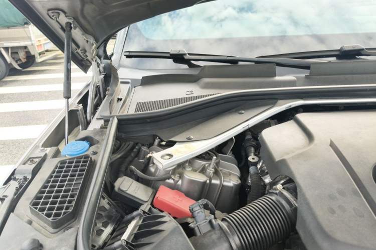 Used Land Rover Range 2023 3.0 L6 400 PS Prestige Seven-Seater Extended Version Engine Bay Right