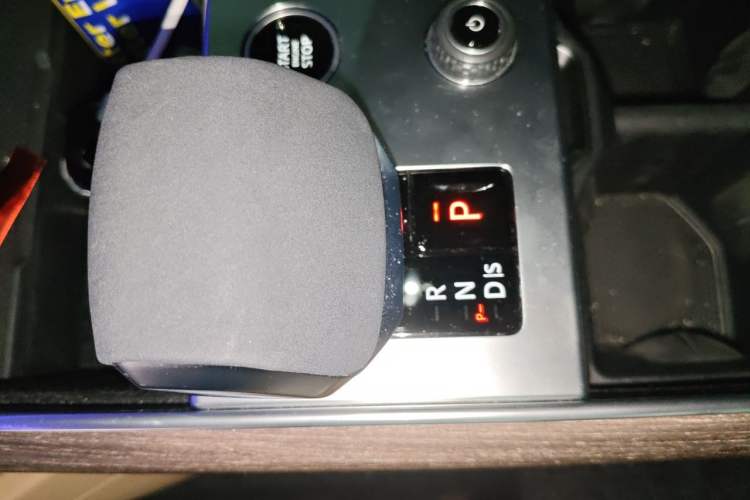 Used Land Rover Range 2023 3.0 L6 400 PS Prestige Seven-Seater Extended Version Gear Lever