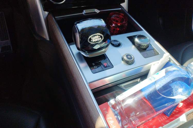 Used Land Rover Range 2023 Revised Version 3.0 L6 400 PS Extended Luxury Edition Gear Lever