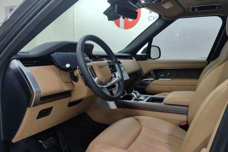 Used Land Rover Range 2023 3.0 L6 360 PS Grand Edition Interior 1