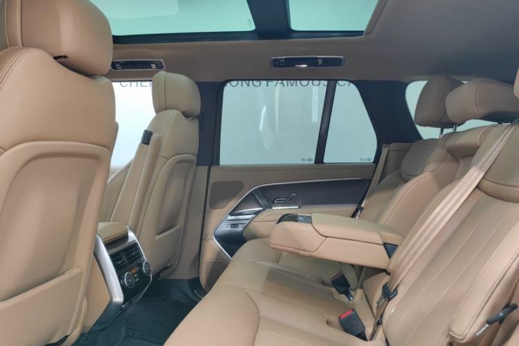 Used Land Rover Range 2023 3.0 L6 360 PS Grand Edition Interior 2