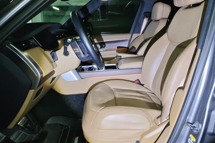 Used Land Rover Range 2023 3.0 L6 400 PS Prestige Seven-Seater Extended Version Left Front Seat