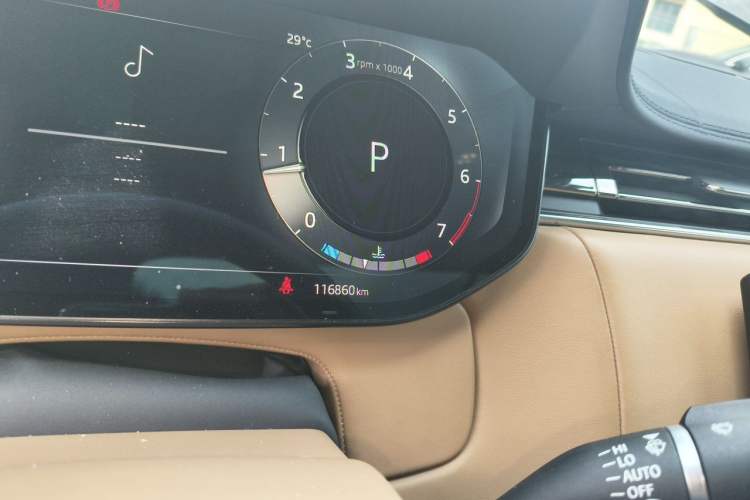 Used Land Rover Range 2023 3.0 L6 400 PS Prestige Seven-Seater Extended Version Odometer Close Up
