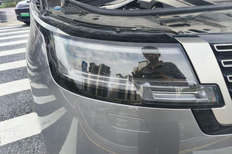 Used Land Rover Range 2023 3.0 L6 400 PS Prestige Seven-Seater Extended Version Right Front Headlight