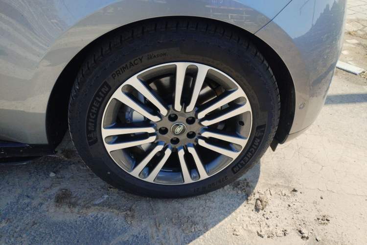 Used Land Rover Range 2023 Revised Version 3.0 L6 400 PS Extended Luxury Edition Right Front Wheel Hub