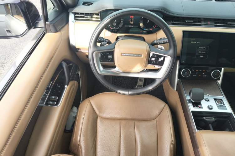 Used Land Rover Range 2023 3.0 L6 400 PS Prestige Seven-Seater Extended Version Steering Wheel