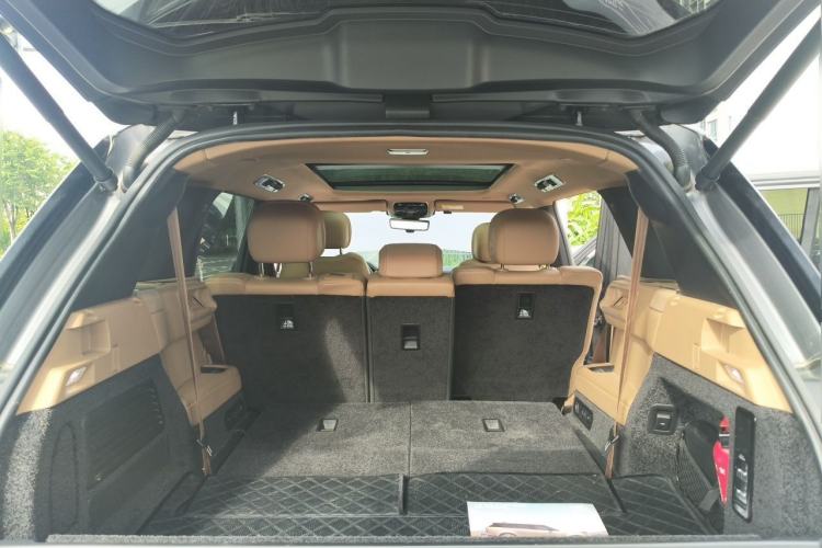 Used Land Rover Range 2023 3.0 L6 400 PS Prestige Seven-Seater Extended Version Trunk