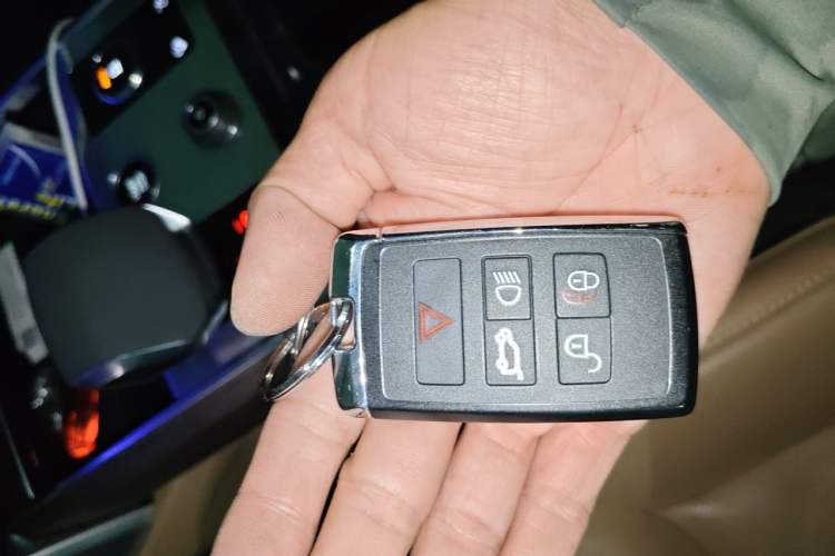 Used Land Rover Range 2023 3.0 L6 400 PS Prestige Seven-Seater Extended Version Vehicle Key