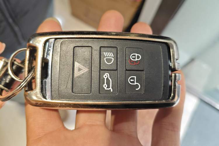 Used Land Rover Range 2023 3.0 L6 360 PS Grand Edition Vehicle Key