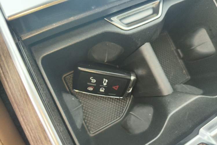 Used Land Rover Range 2023 3.0 L6 400 PS Prestige Seven-Seater Extended Version Vehicle Key