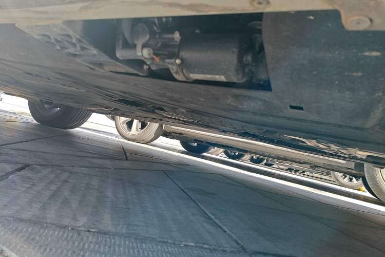 Used Land Rover Range 2023 3.0 L6 400 PS Extended Long-Wheelbase Version Chassis Rear Left