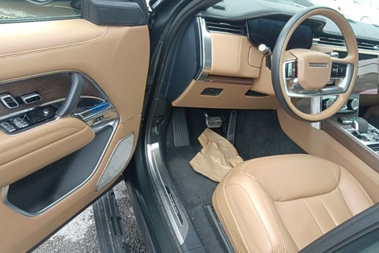 Used Land Rover Range 2023 3.0 L6 400 PS Flagship Extended Version Driver Seat
