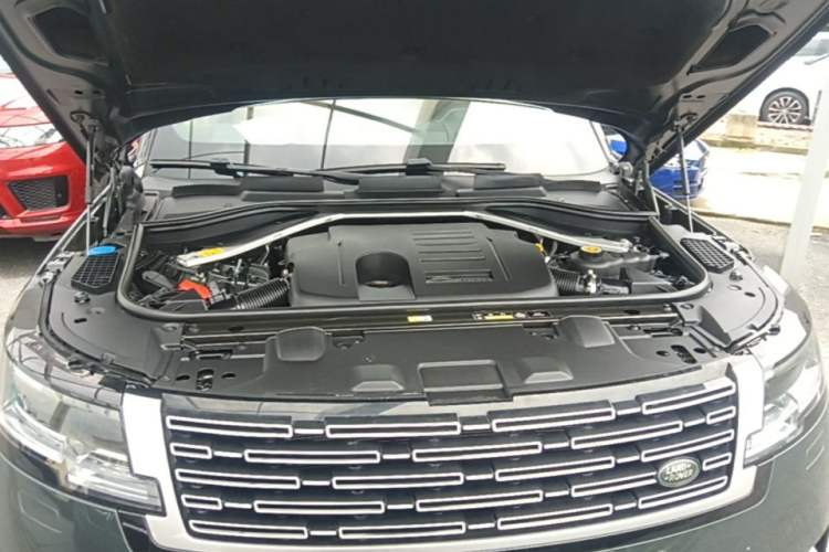 Used Land Rover Range 2023 3.0 L6 400 PS Flagship Extended Version Engine Bay