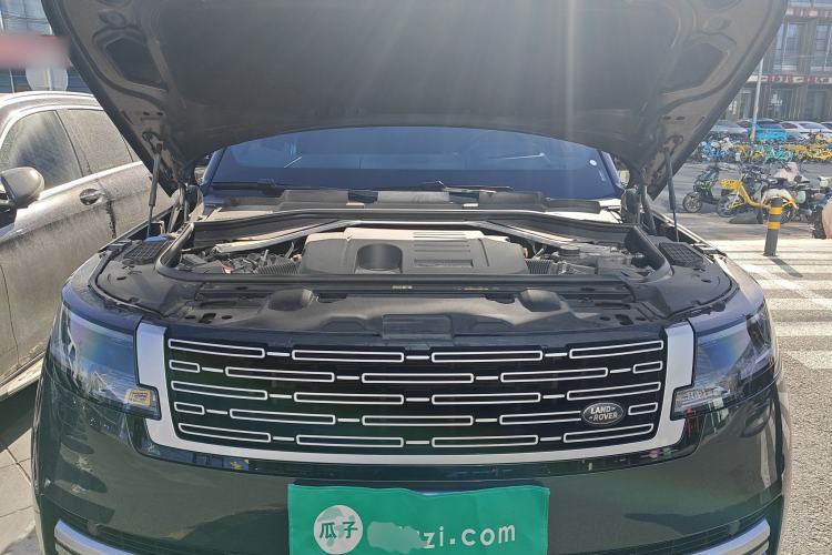 Used Land Rover Range 2023 3.0 L6 400 PS Extended Long-Wheelbase Version Engine Bay