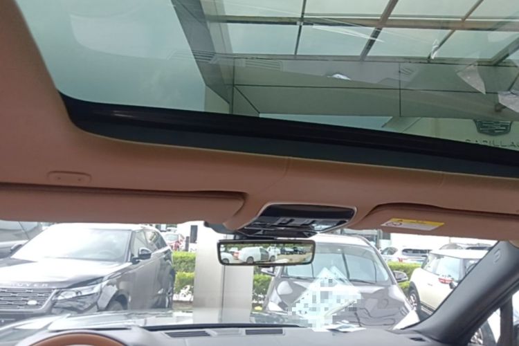 Used Land Rover Range 2023 3.0 L6 400 PS Flagship Extended Version Headliner